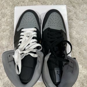 Nike air Jordan mid 1